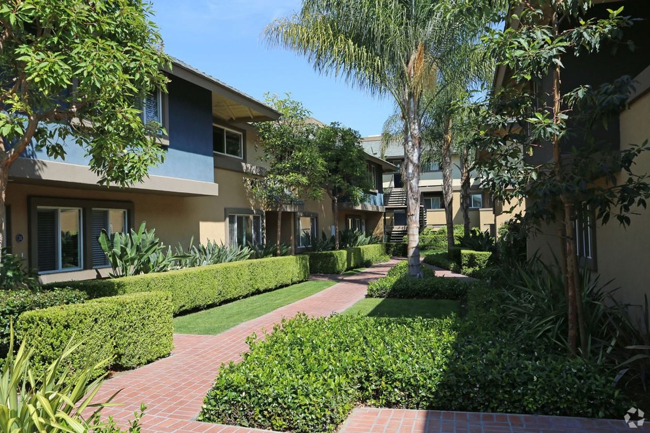 Avalon Townhomes  OPEN HOUSE  SATURDAY 11/15/2025 - Photo 4 of 19