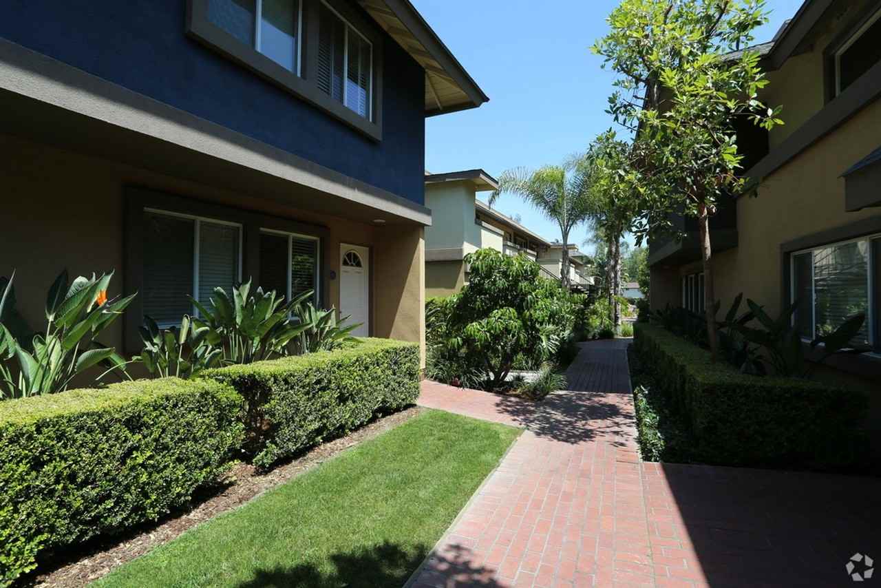 Avalon Townhomes  OPEN HOUSE  SATURDAY 11/15/2025 - Photo 5 of 19