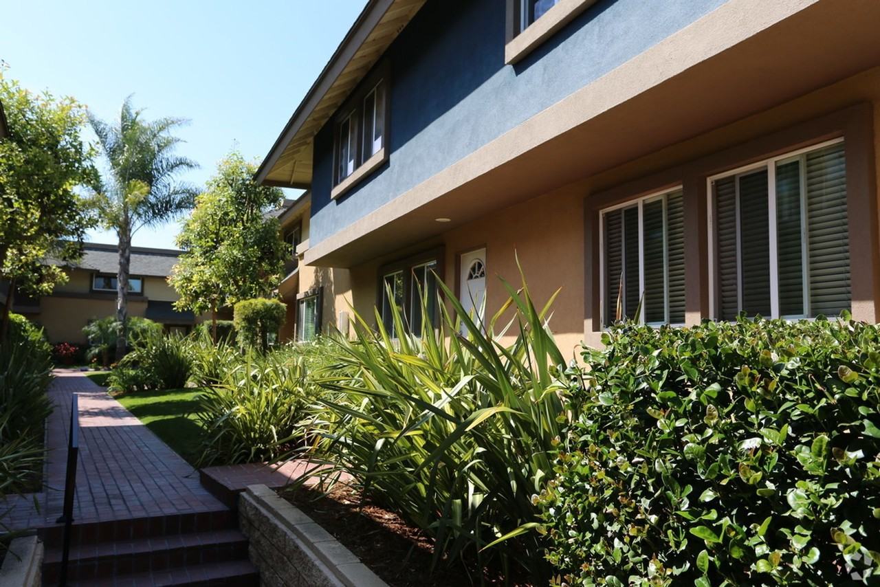 Avalon Townhomes  OPEN HOUSE  SATURDAY 11/15/2025 - Photo 6 of 19