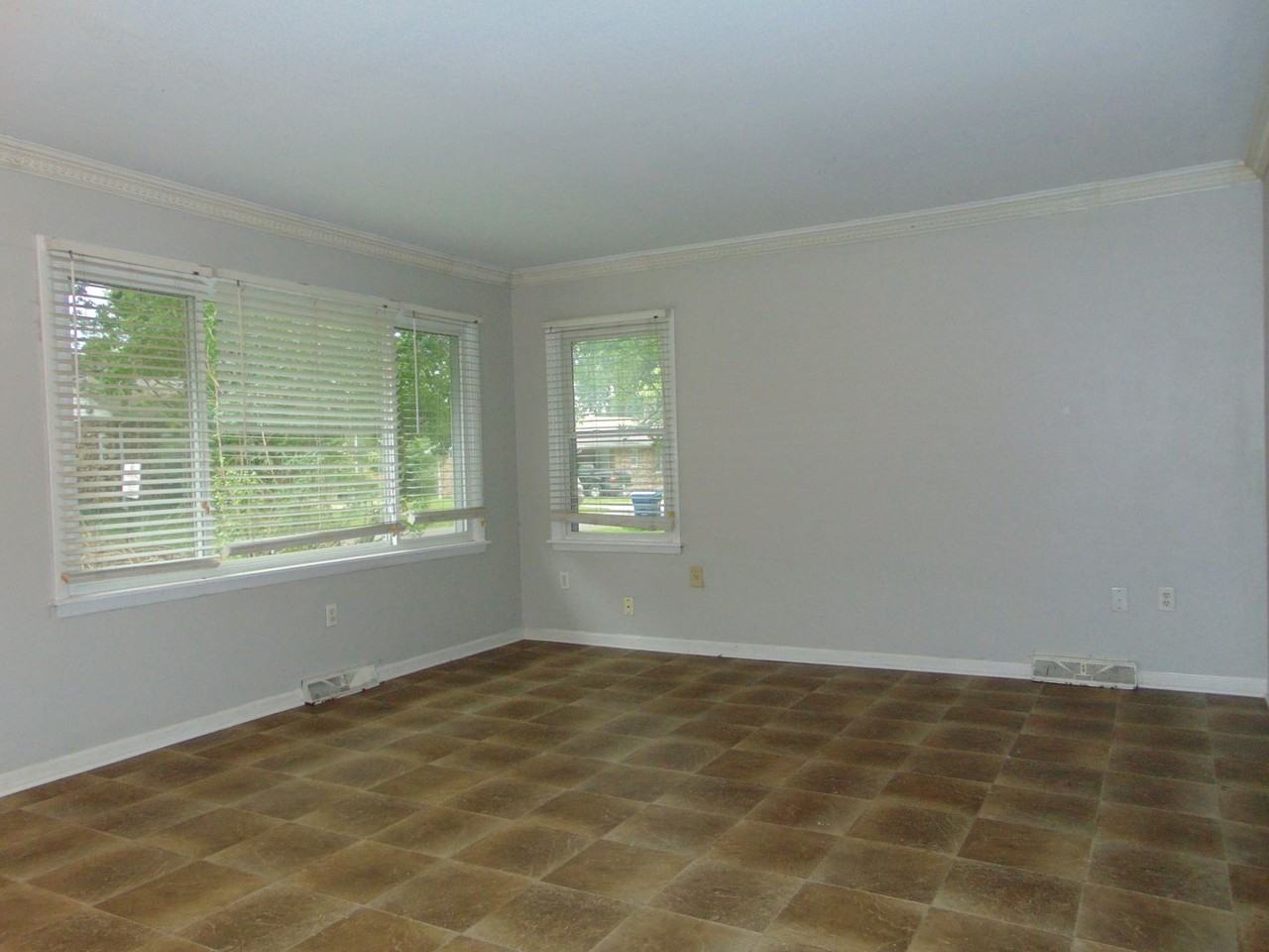 510 Redbud Ln - Photo 3 of 28