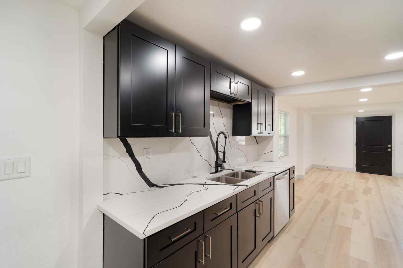 516 5th Ave Ne - Photo 2 of 13