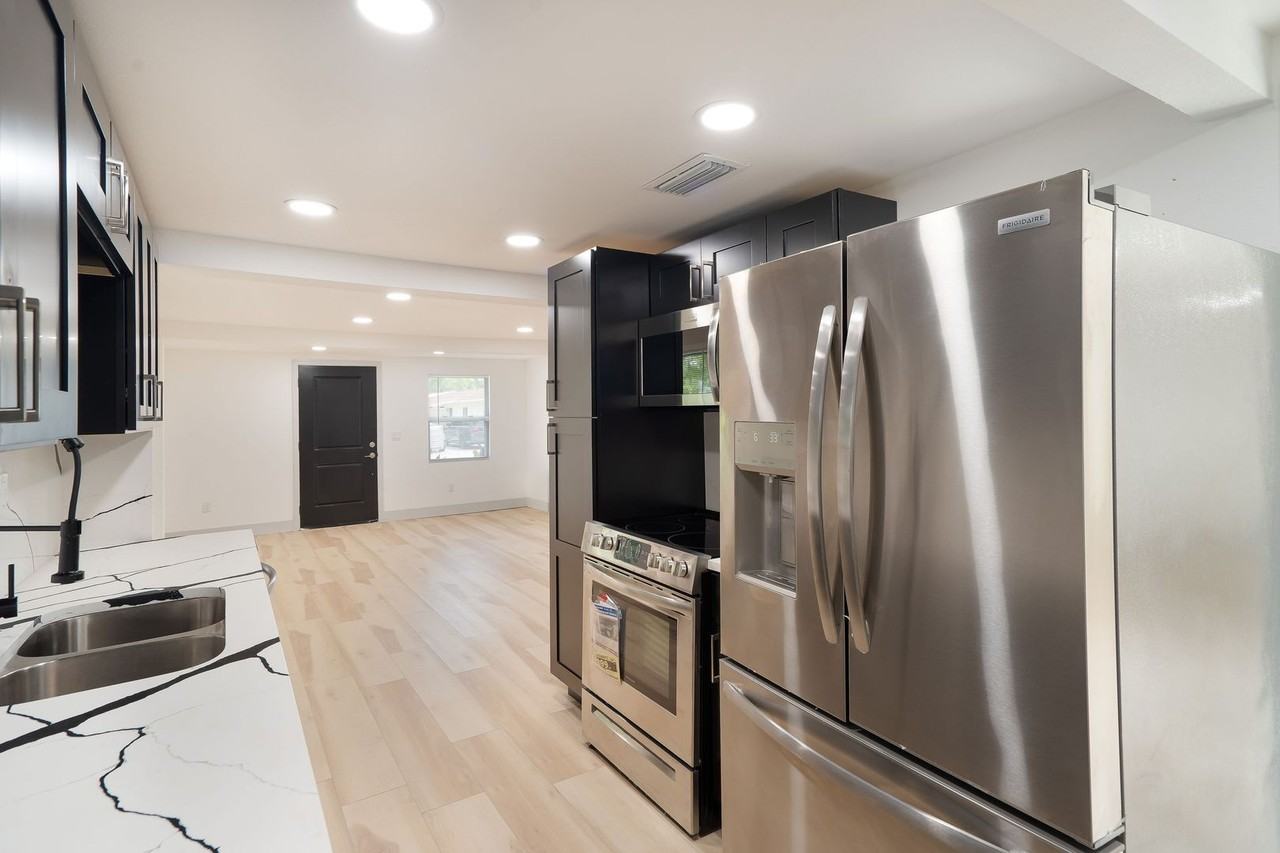 516 5th Ave Ne - Photo 3 of 13