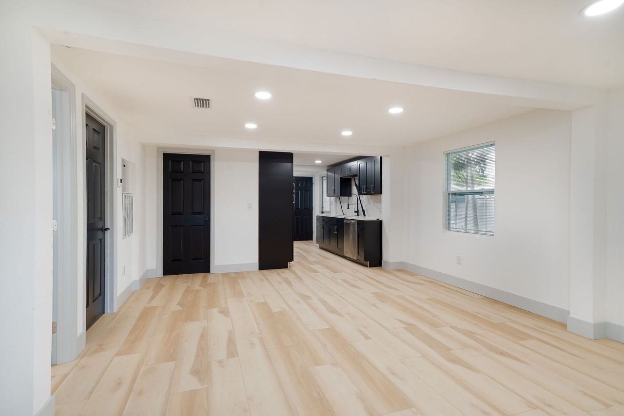 516 5th Ave Ne - Photo 4 of 13