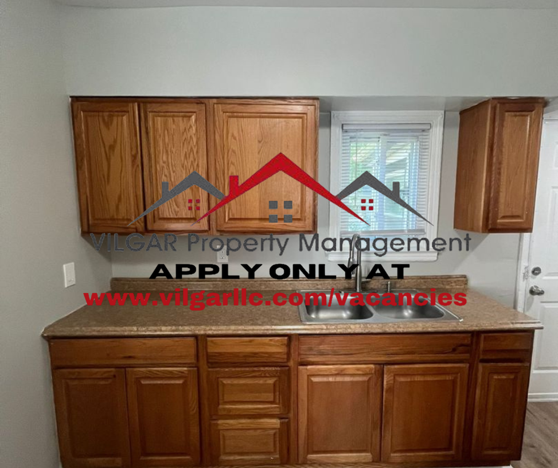 843 Louisiana St - Photo 3 of 22