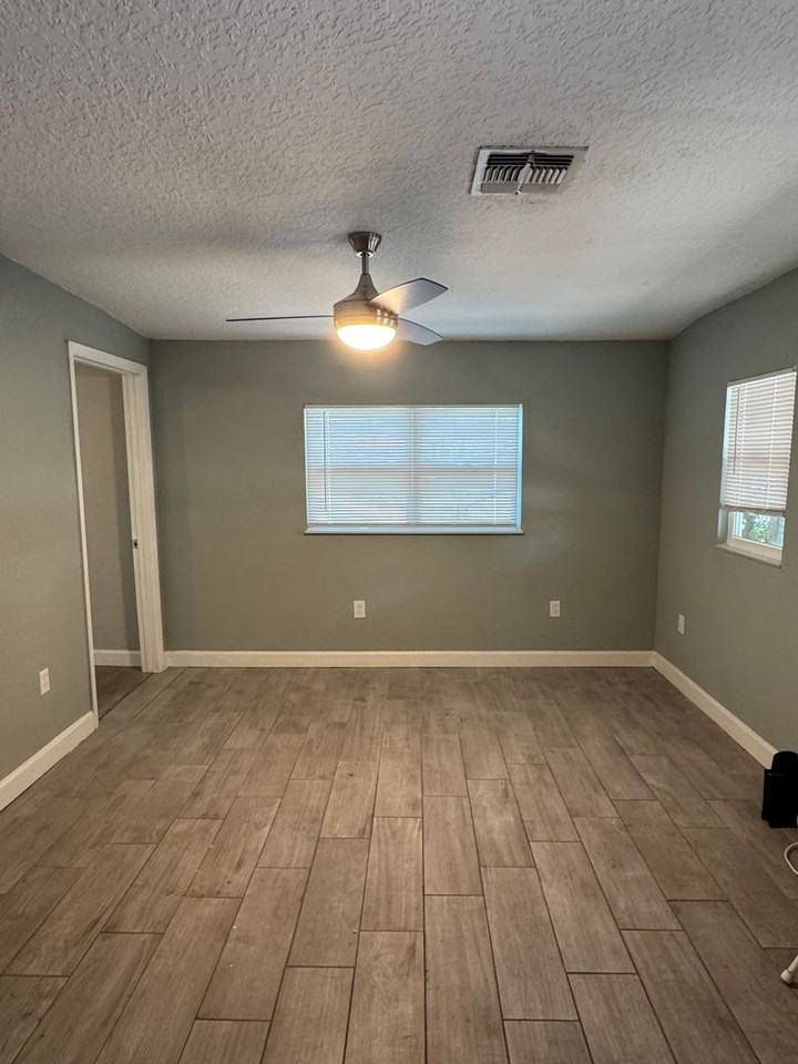 815 14th St #A - Photo 2 of 7