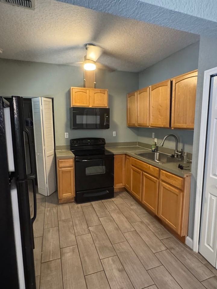 815 14th St #A - Photo 3 of 7