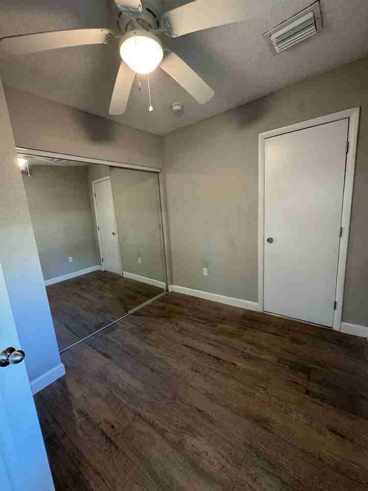 815 14th St #A - Photo 5 of 7