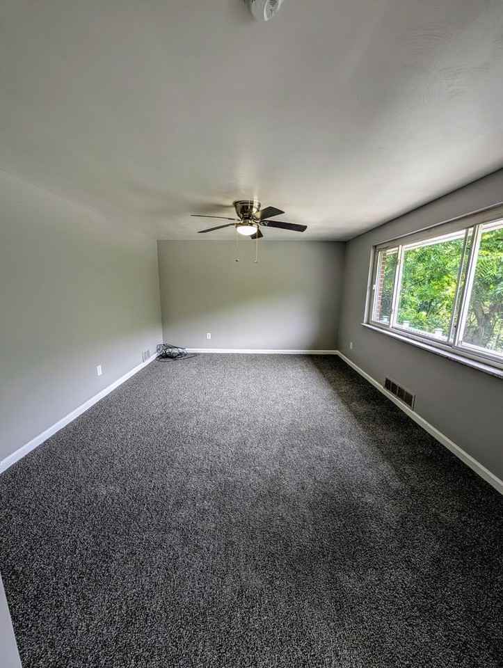 1017 Broughton Rd - Photo 3 of 14