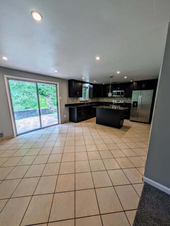 1017 Broughton Rd - Photo 4 of 14