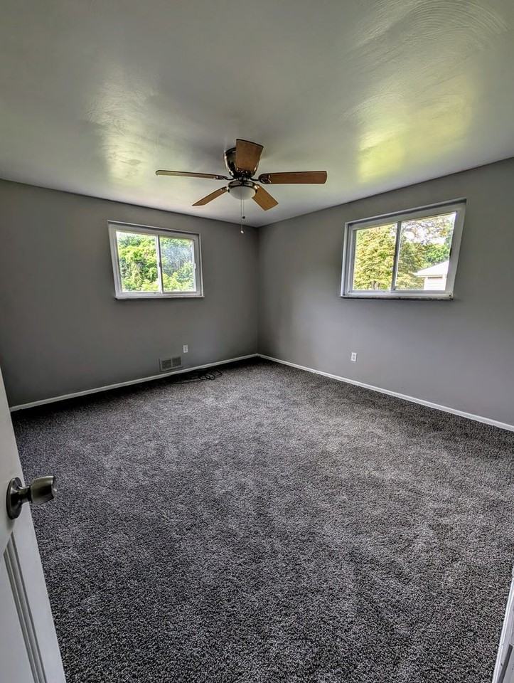 1017 Broughton Rd - Photo 7 of 14