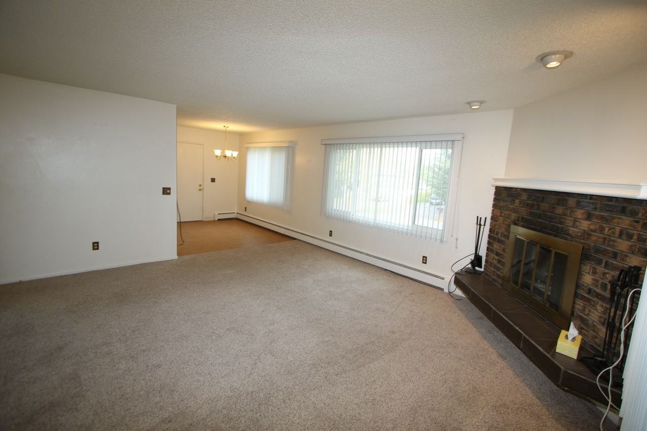 5006 Chess Dr - Photo 2 of 10