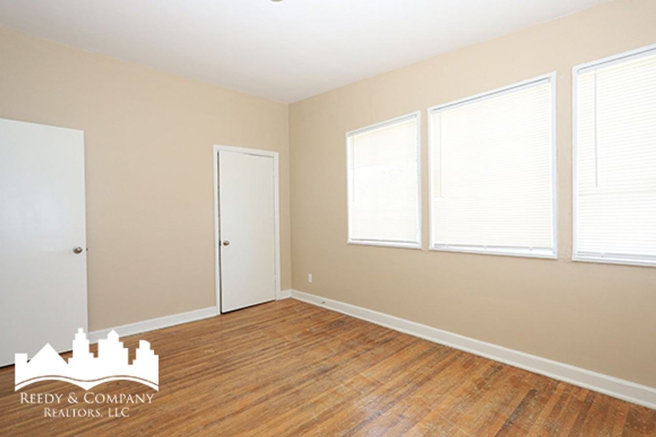 1080 N Evergreen St - Photo 6 of 12