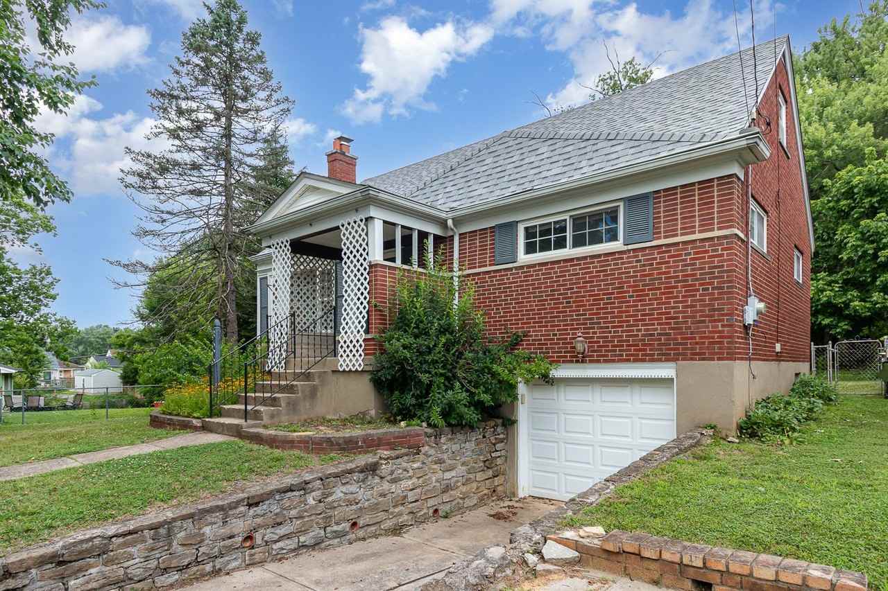 3699 Edgebrook Dr - Photo 2 of 27