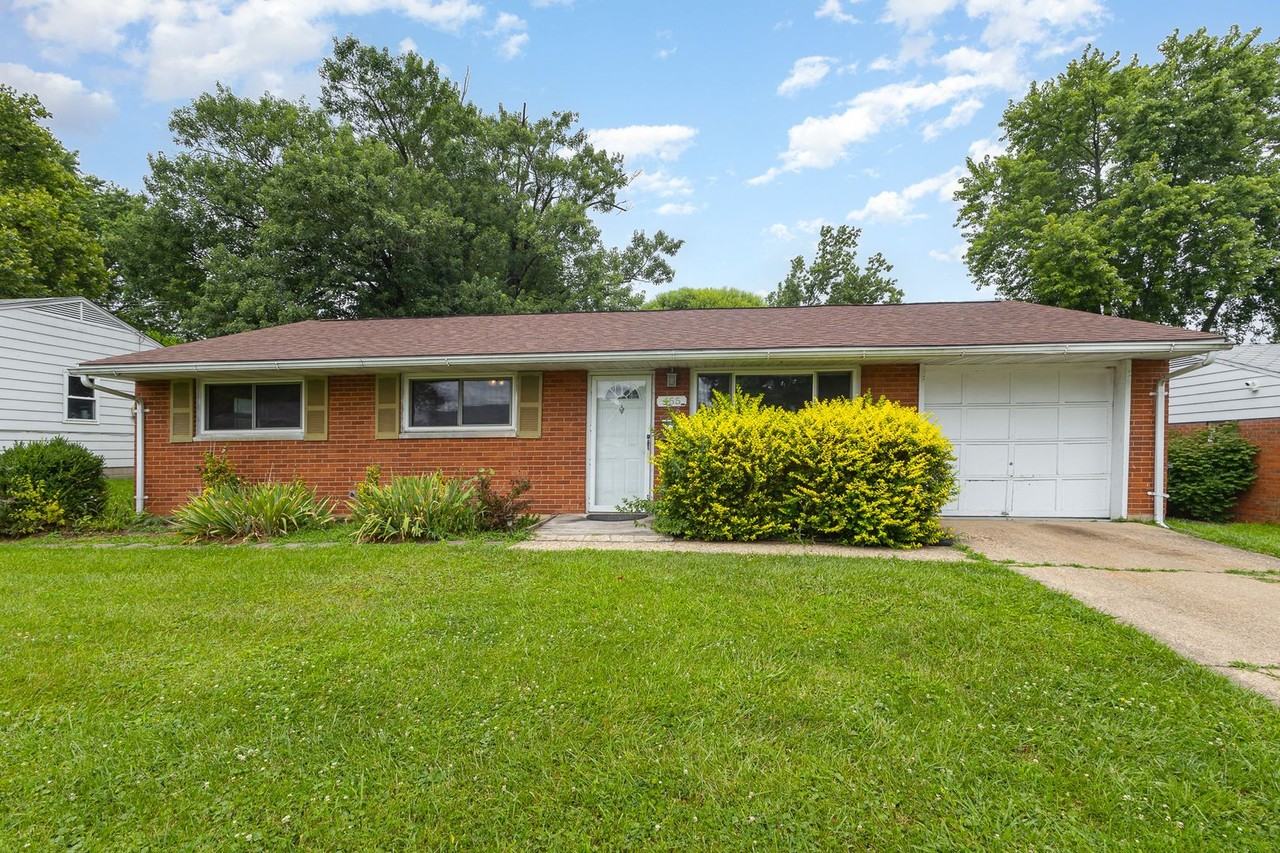 455 Rockford Dr - Photo 3 of 25