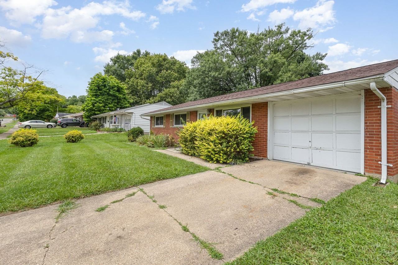 455 Rockford Dr - Photo 4 of 25