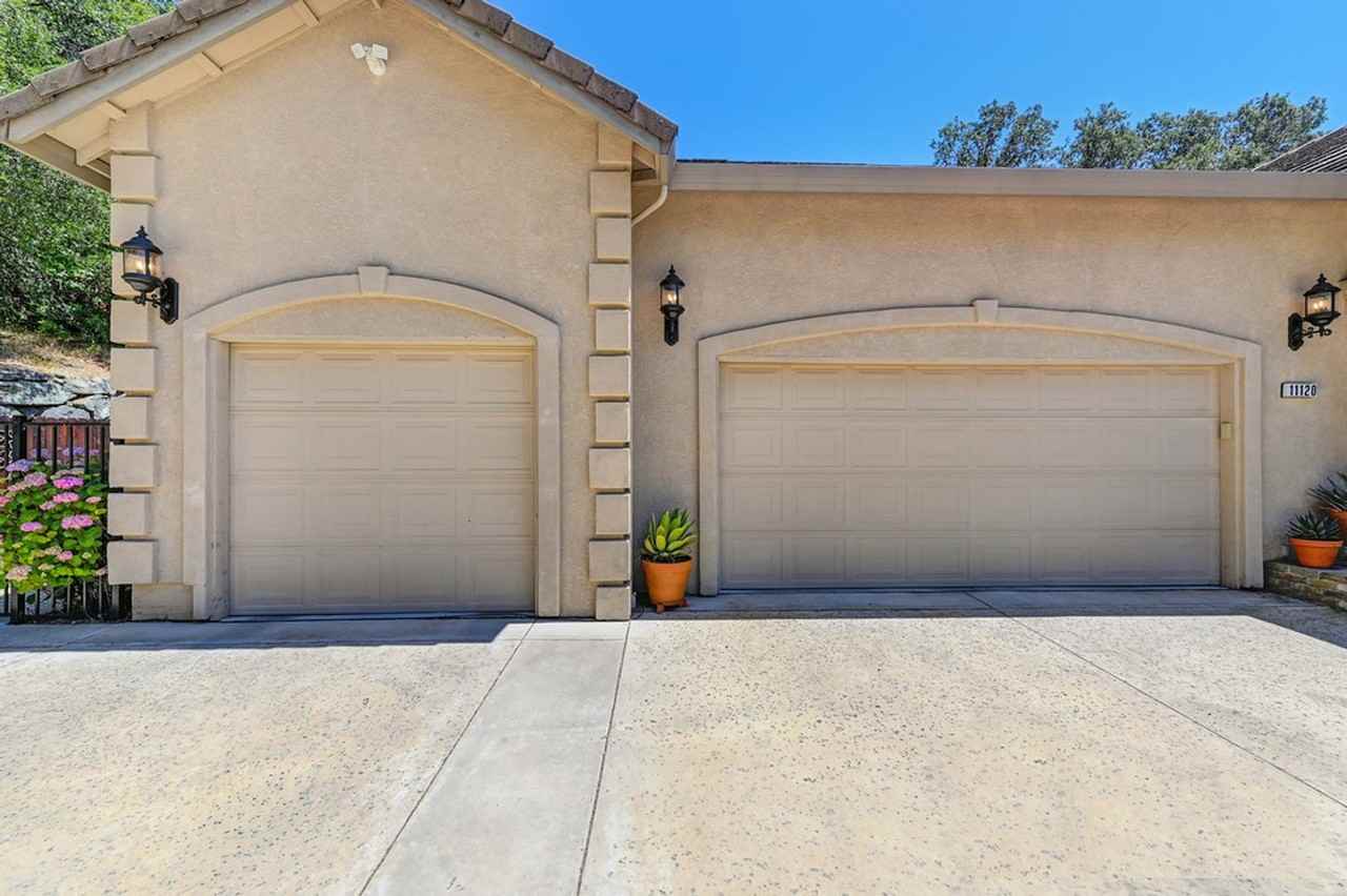 11120 Shadow Ct - Photo 2 of 50