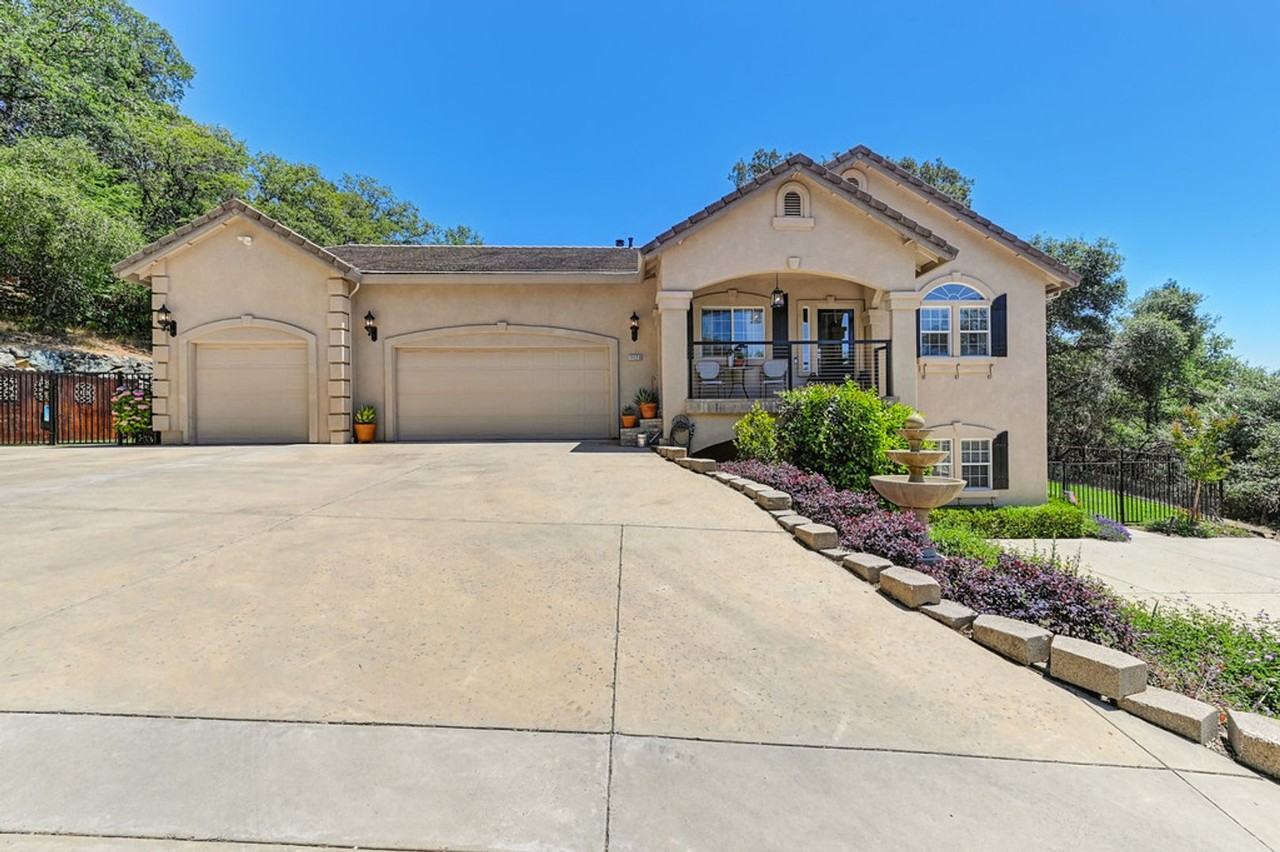 11120 Shadow Ct - Photo 3 of 50