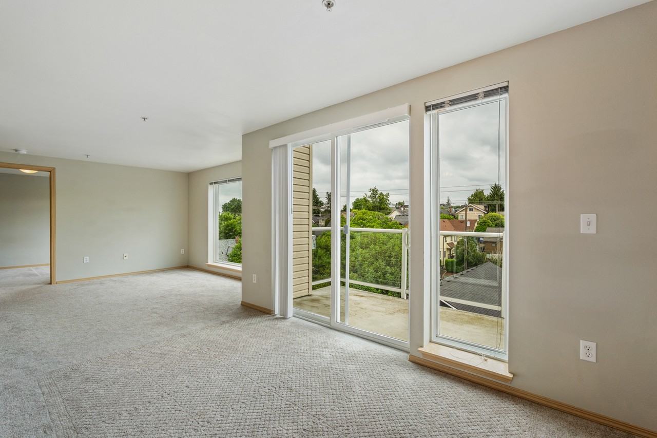 5200 Roosevelt Way NE, Seattle - Photo 2 of 50