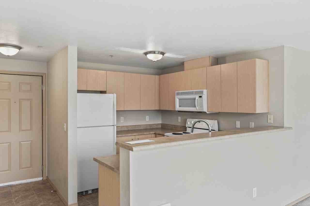 5200 Roosevelt Way NE, Seattle - Photo 5 of 50