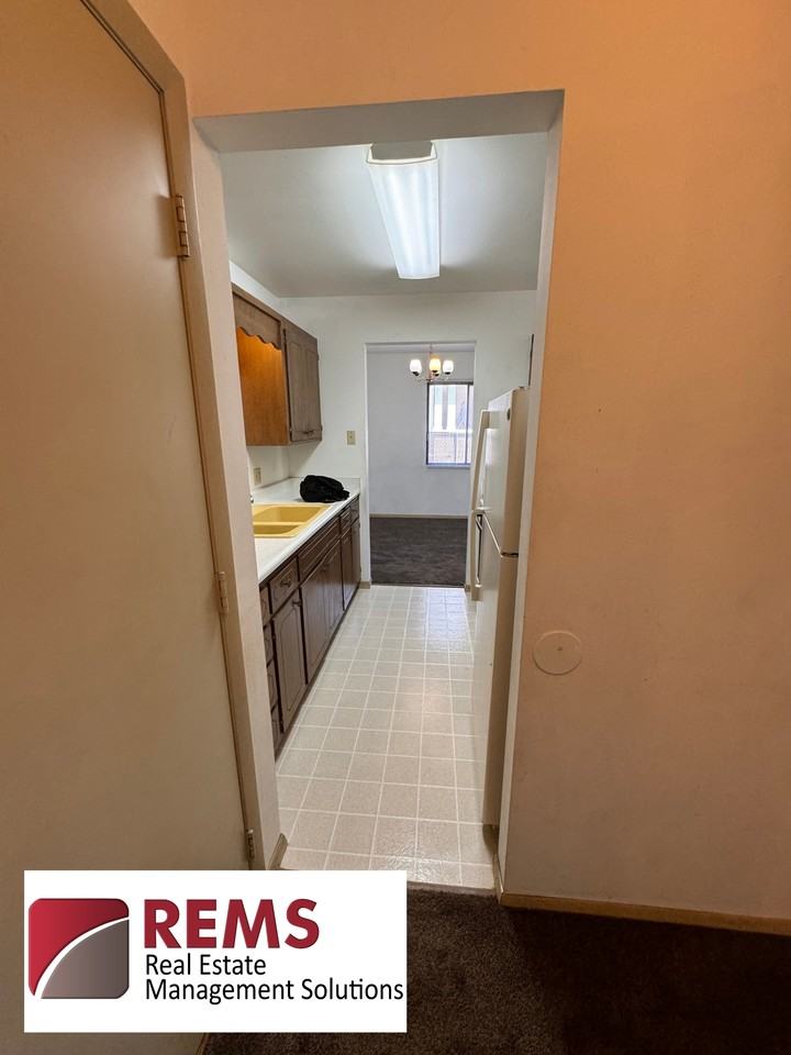 517 East Cook Street - Photo 2 of 11