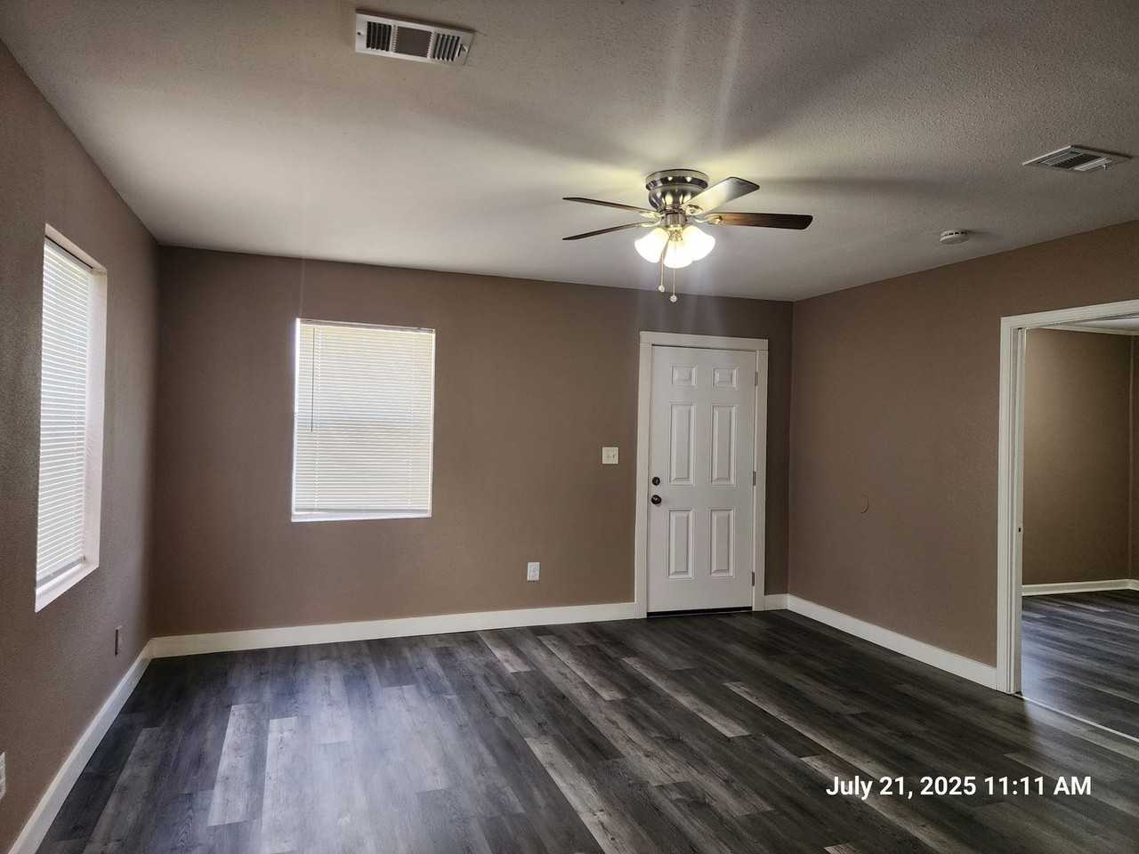 1305 Cordrey St - Photo 3 of 10