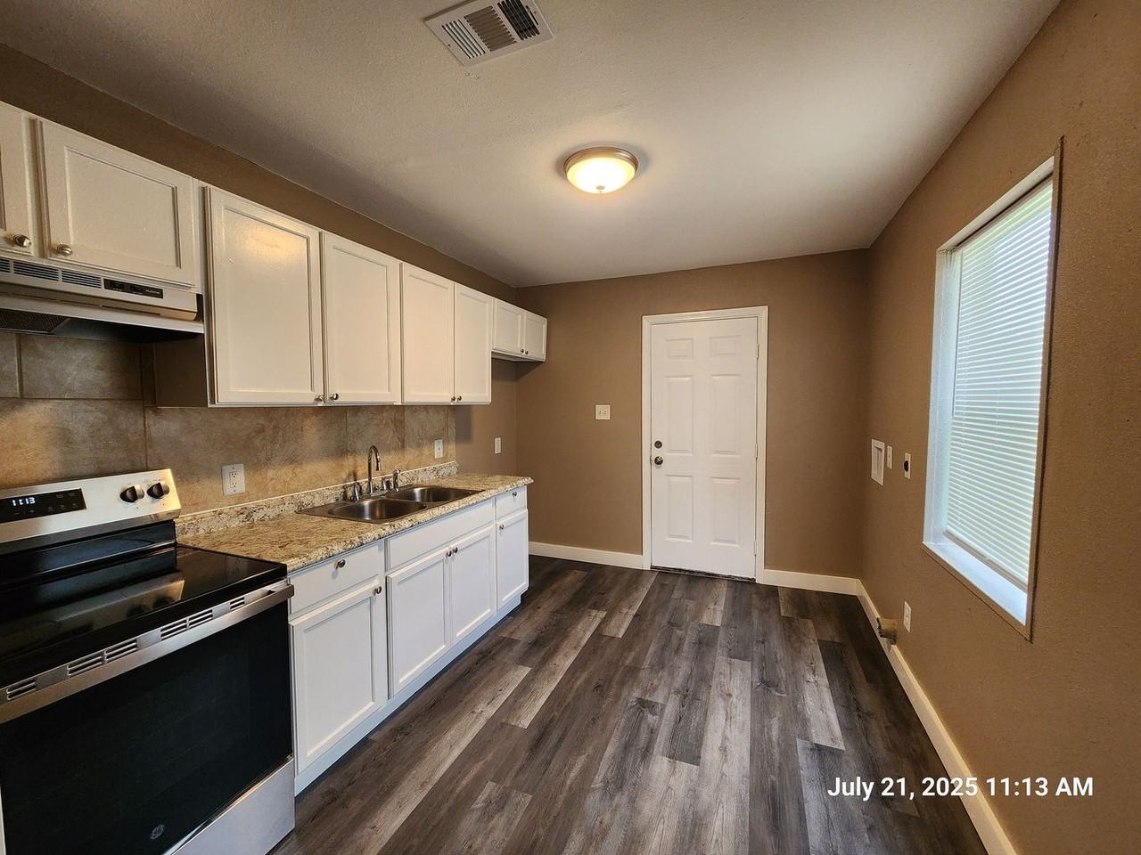 1305 Cordrey St - Photo 2 of 10