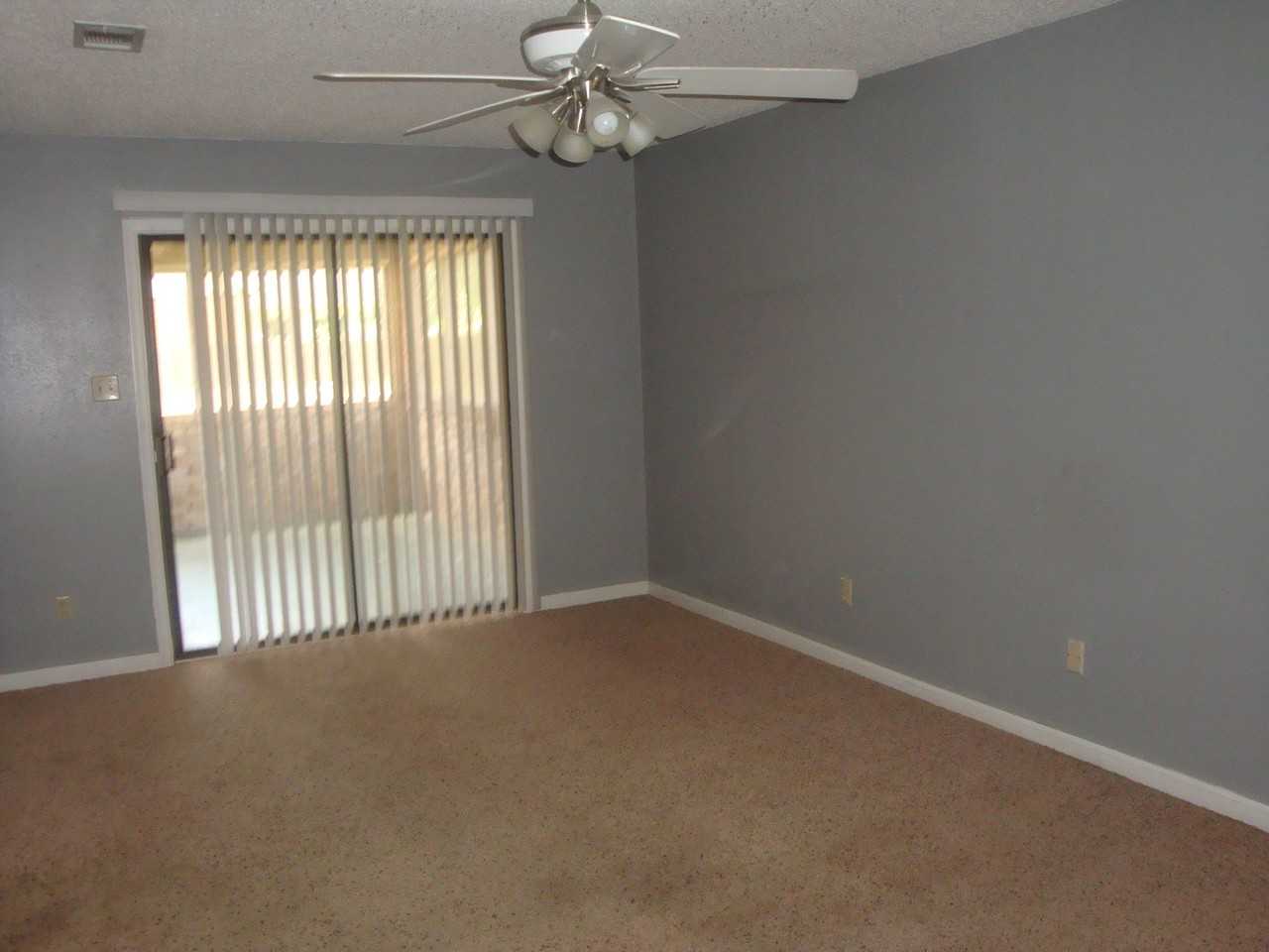 1504 Coach St - Photo 6 of 7