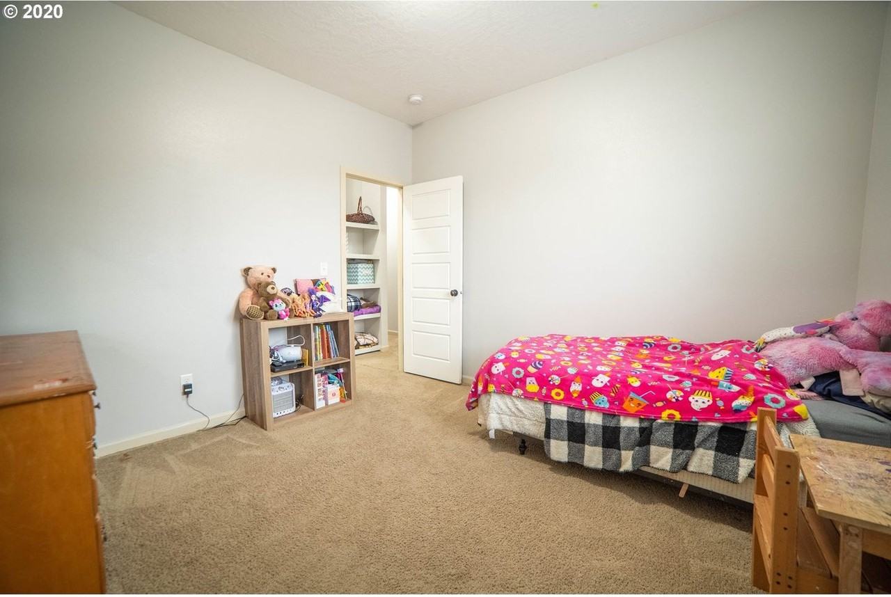 105 Falcon Ct - Photo 3 of 25