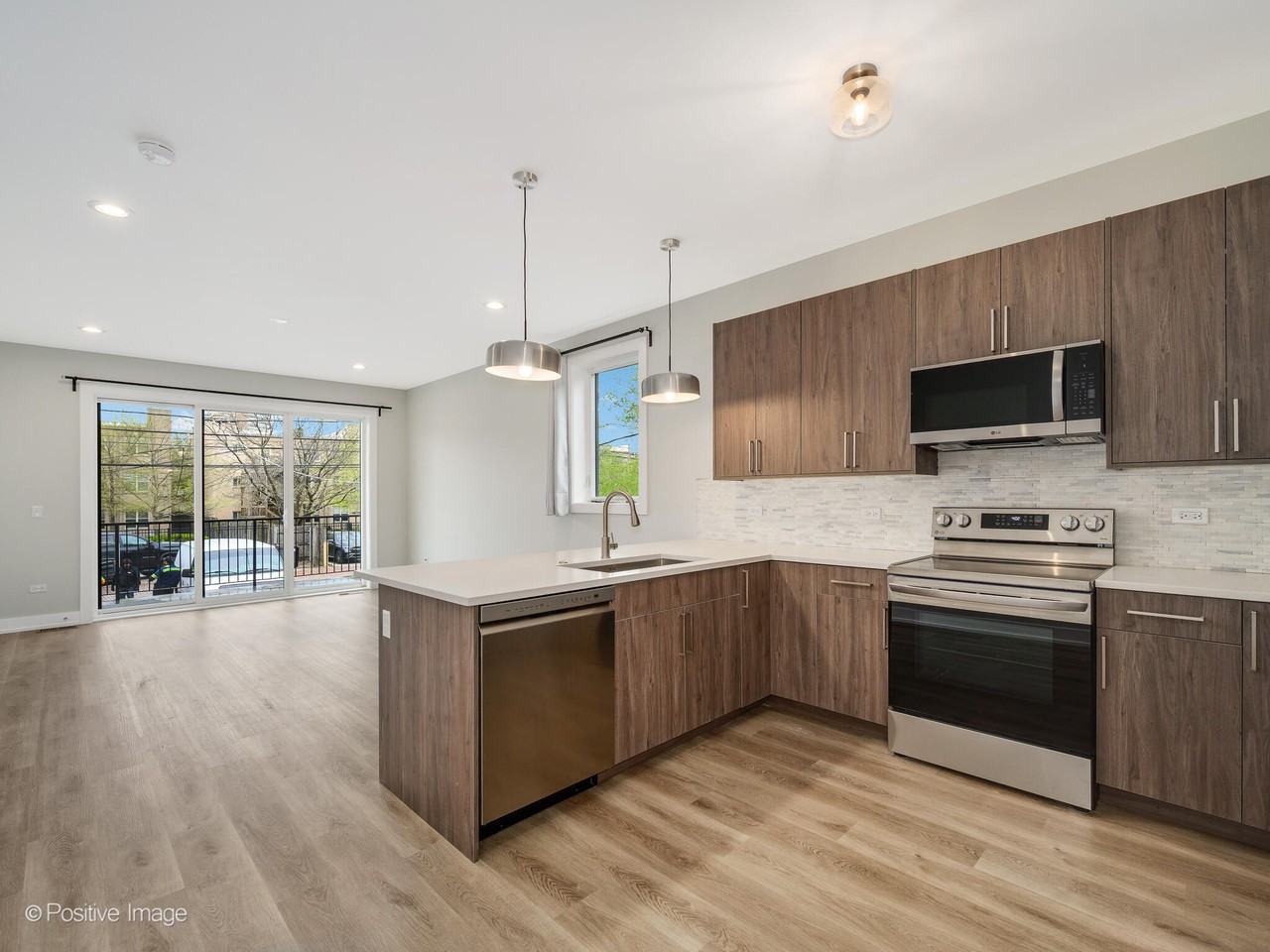 3950 South Indiana Avenue - Photo 4 of 50