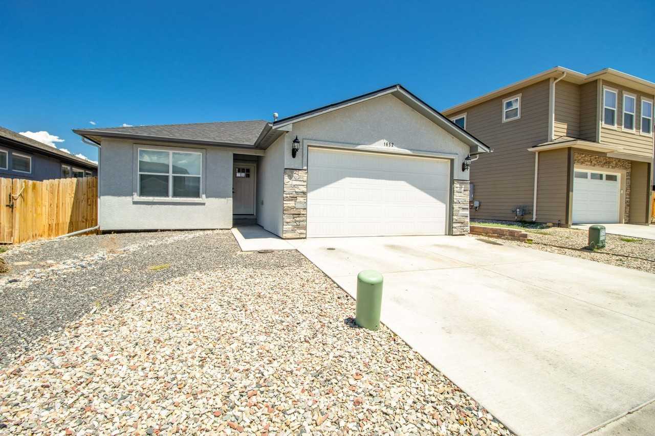 1652 E 17th Cir - Photo 2 of 26