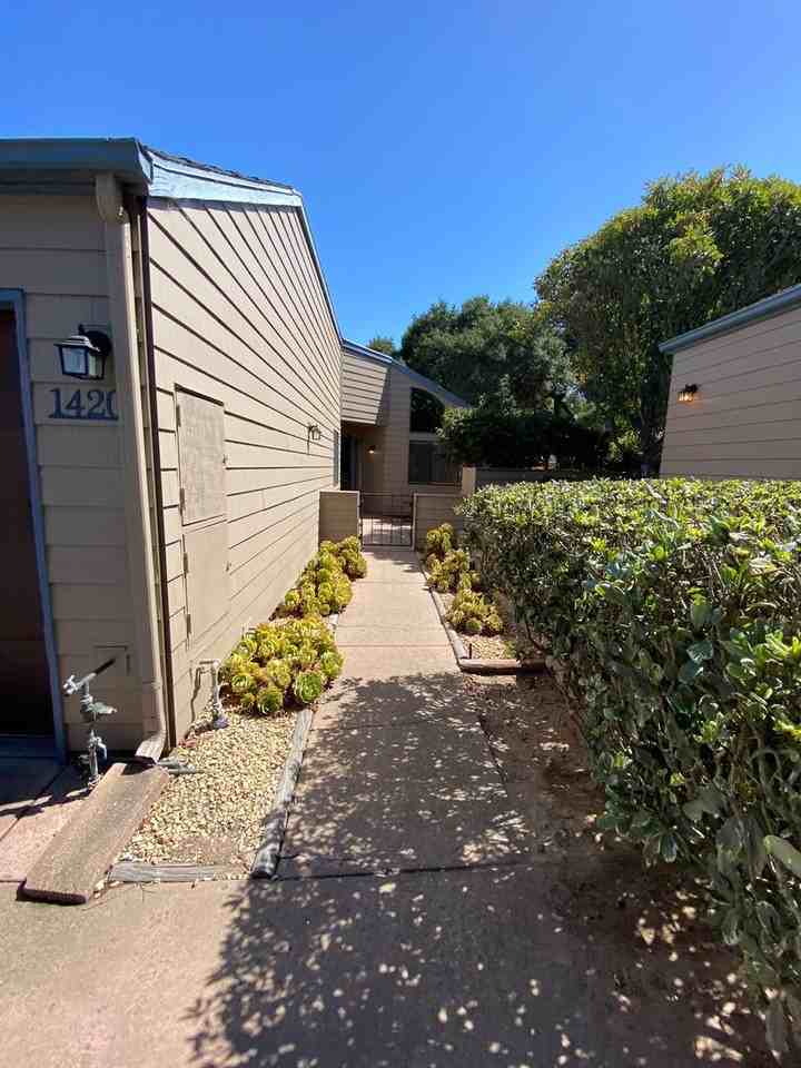 1420 Oakridge Park Rd - Photo 2 of 46