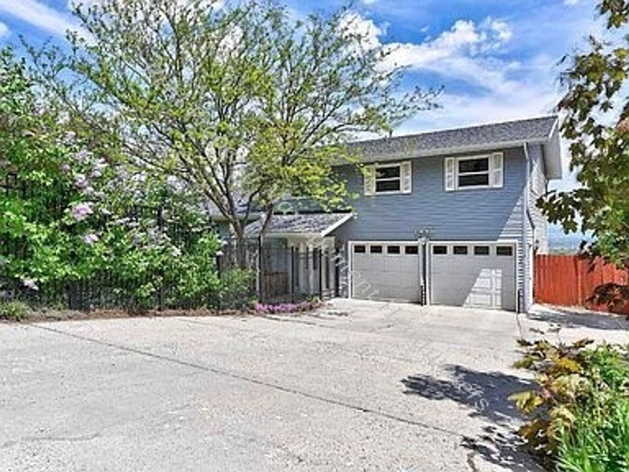 1450 Charlie Russell Dr - Photo 2 of 32