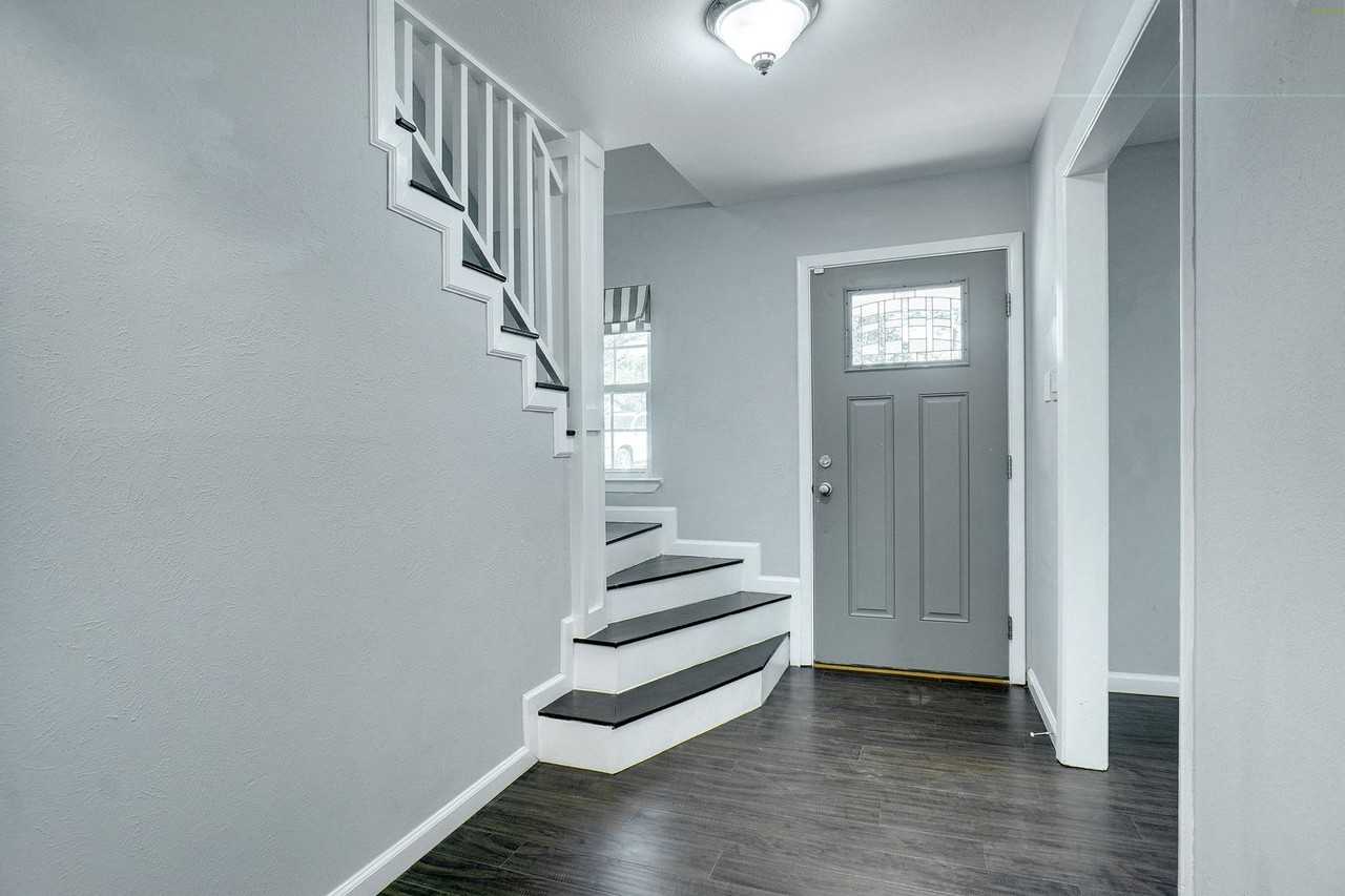 1104 Shady Pine Ct - Photo 2 of 18