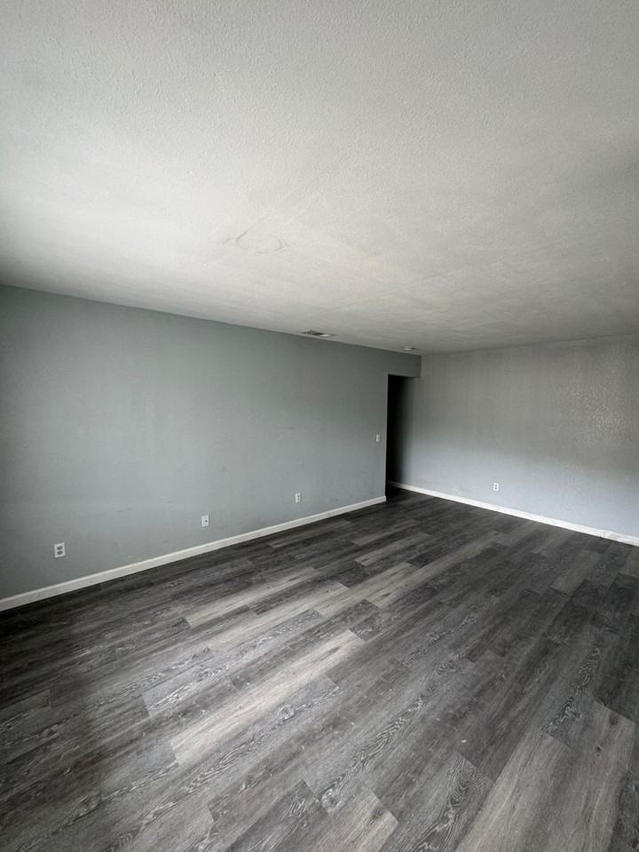 3500 Rainbow Ln - Photo 2 of 9