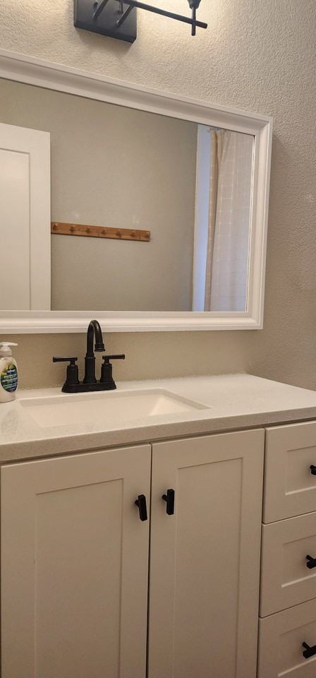 137 NE Monroe Cir N - Photo 2 of 9