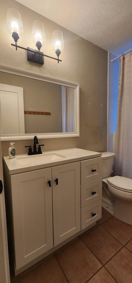 137 NE Monroe Cir N - Photo 3 of 9