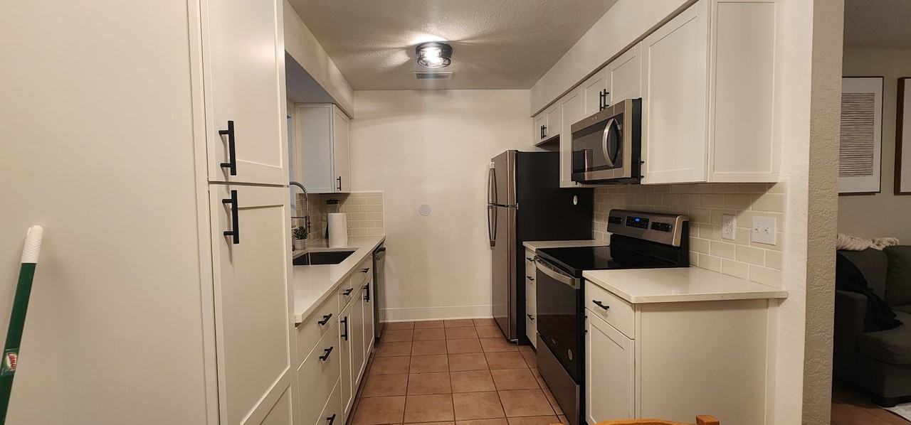 137 NE Monroe Cir N - Photo 6 of 9