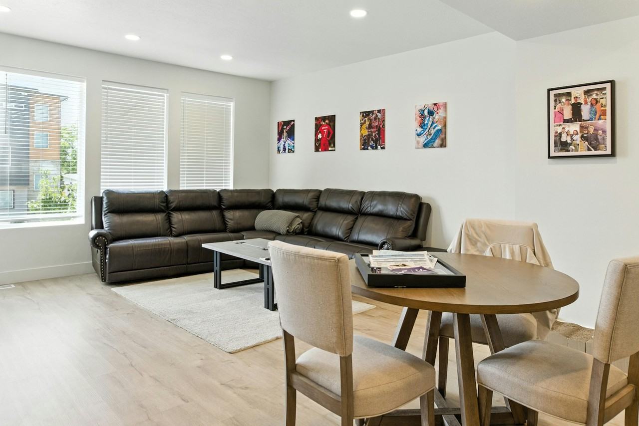 91 West Ryker Lane - Photo 3 of 13