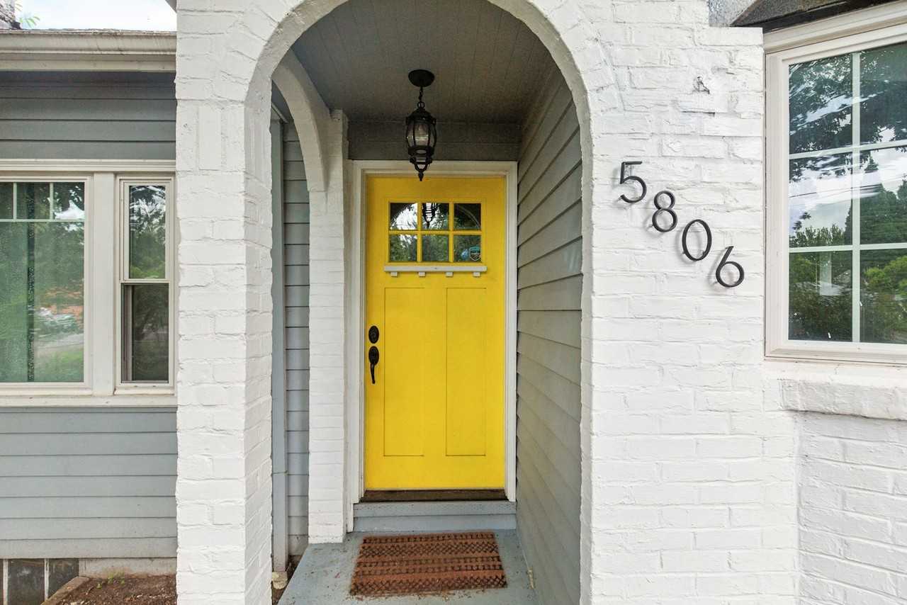 5806 Northeast 60th Avenue - Photo 2 of 33
