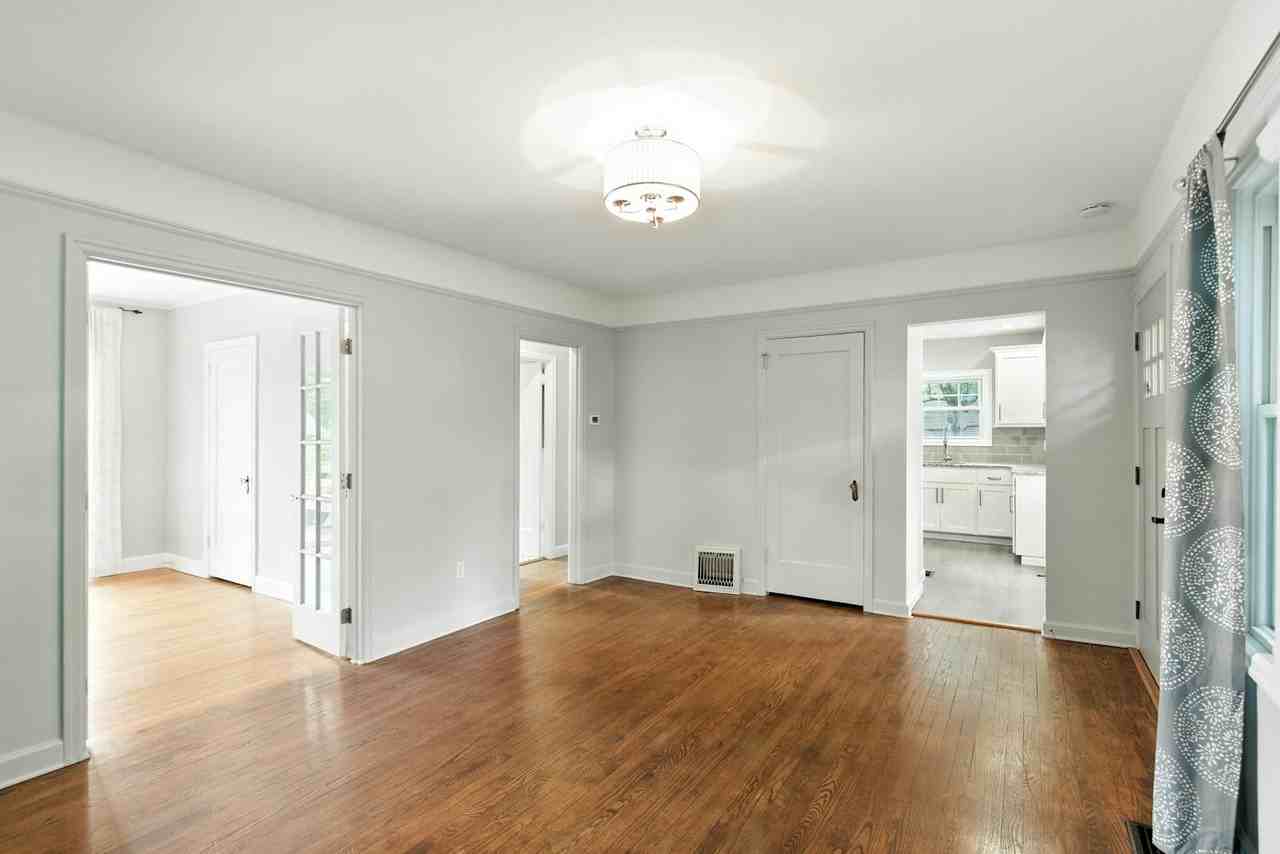 5806 Northeast 60th Avenue - Photo 7 of 33