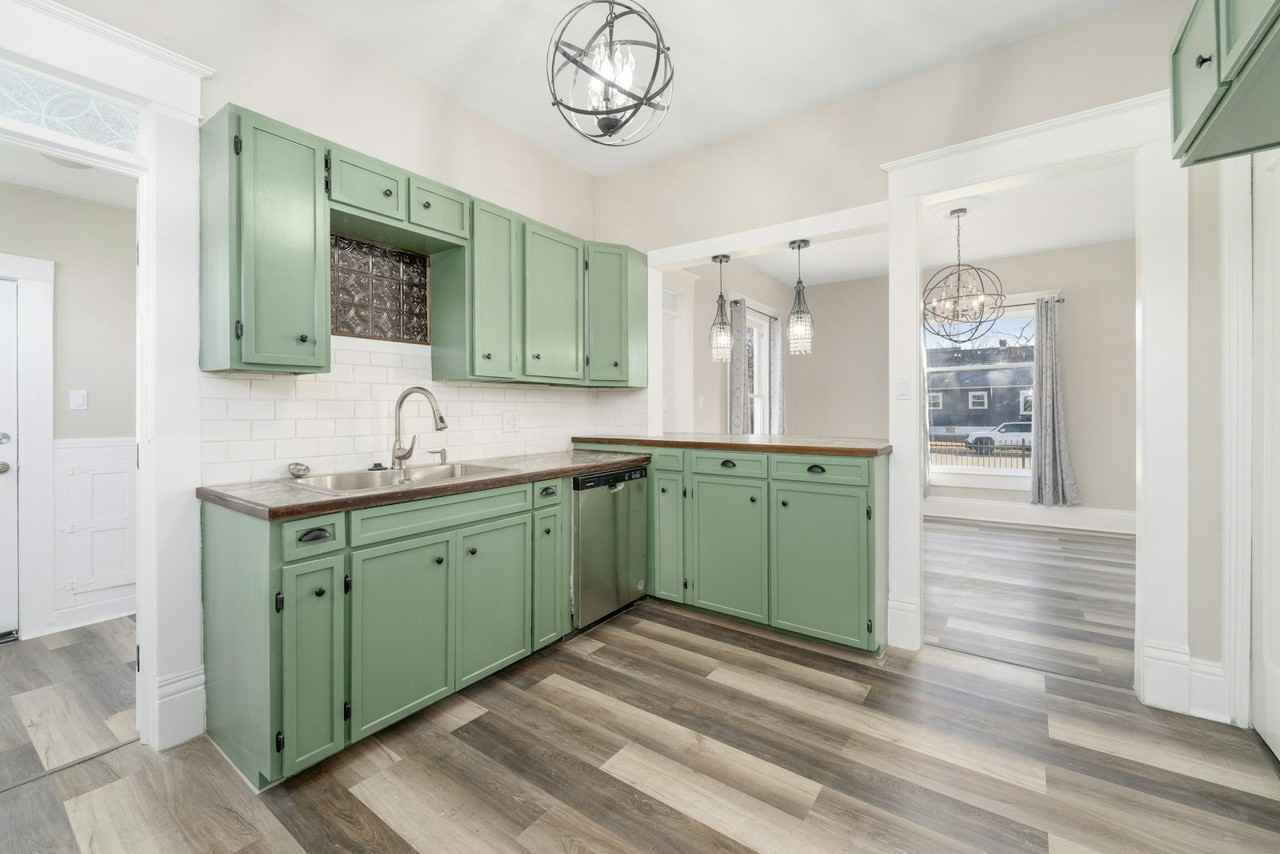 1002 West University Avenue - Photo 3 of 11