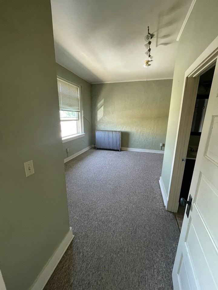 109 1/2 East 6th Street, Unit 6 - Photo 5 of 10