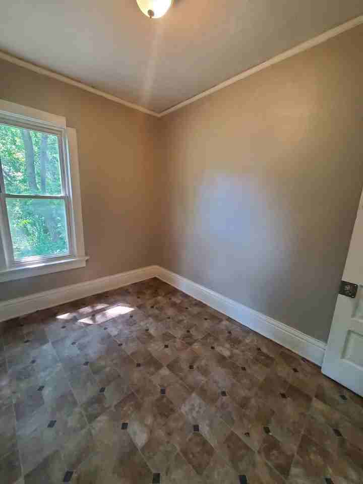 1621 W Meinecke Ave - Photo 3 of 9
