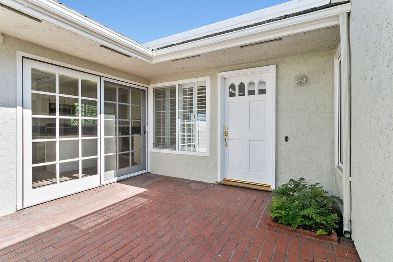 22812 Tolana Dr - Photo 2 of 43