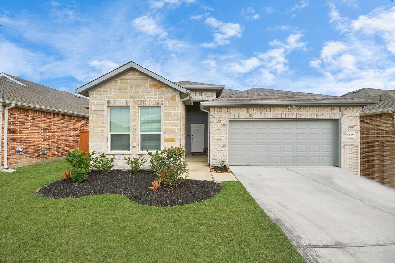 10519 Moon Valley Ln - Photo 2 of 48