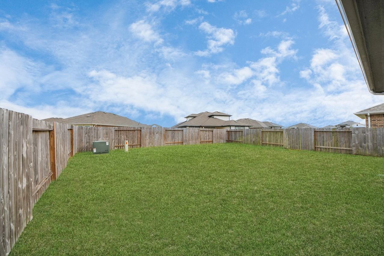 10519 Moon Valley Ln - Photo 4 of 48