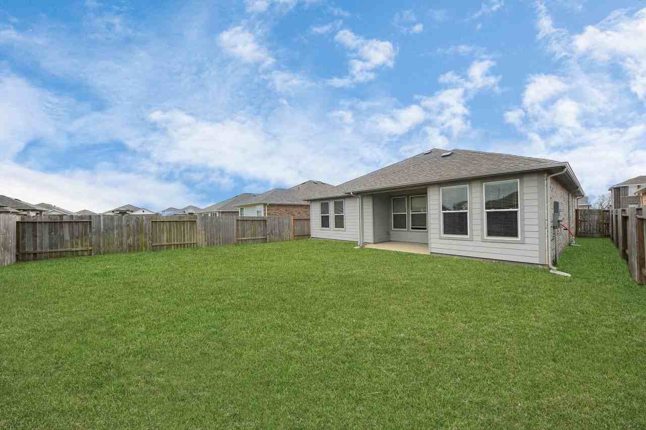 10519 Moon Valley Ln - Photo 5 of 48