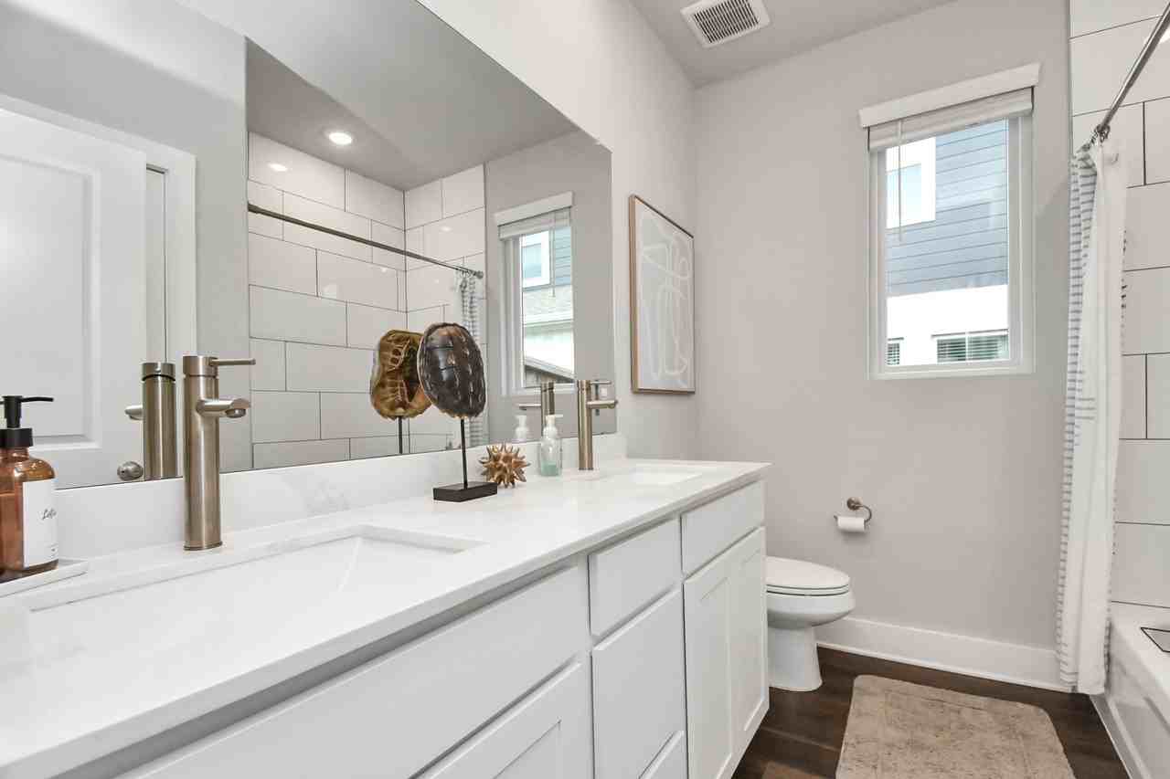 10519 Moon Valley Ln - Photo 5 of 50