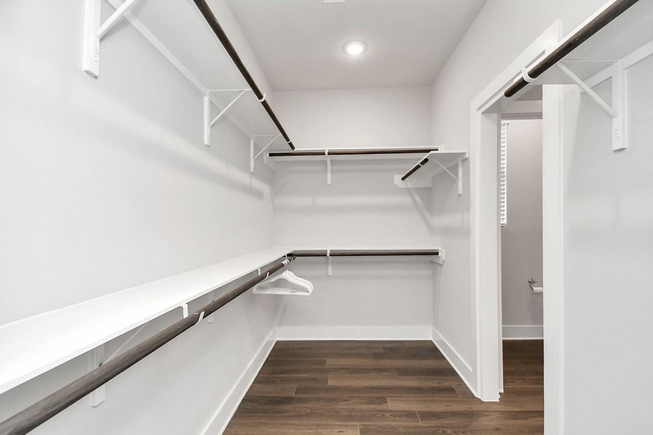 10519 Moon Valley Ln - Photo 3 of 50