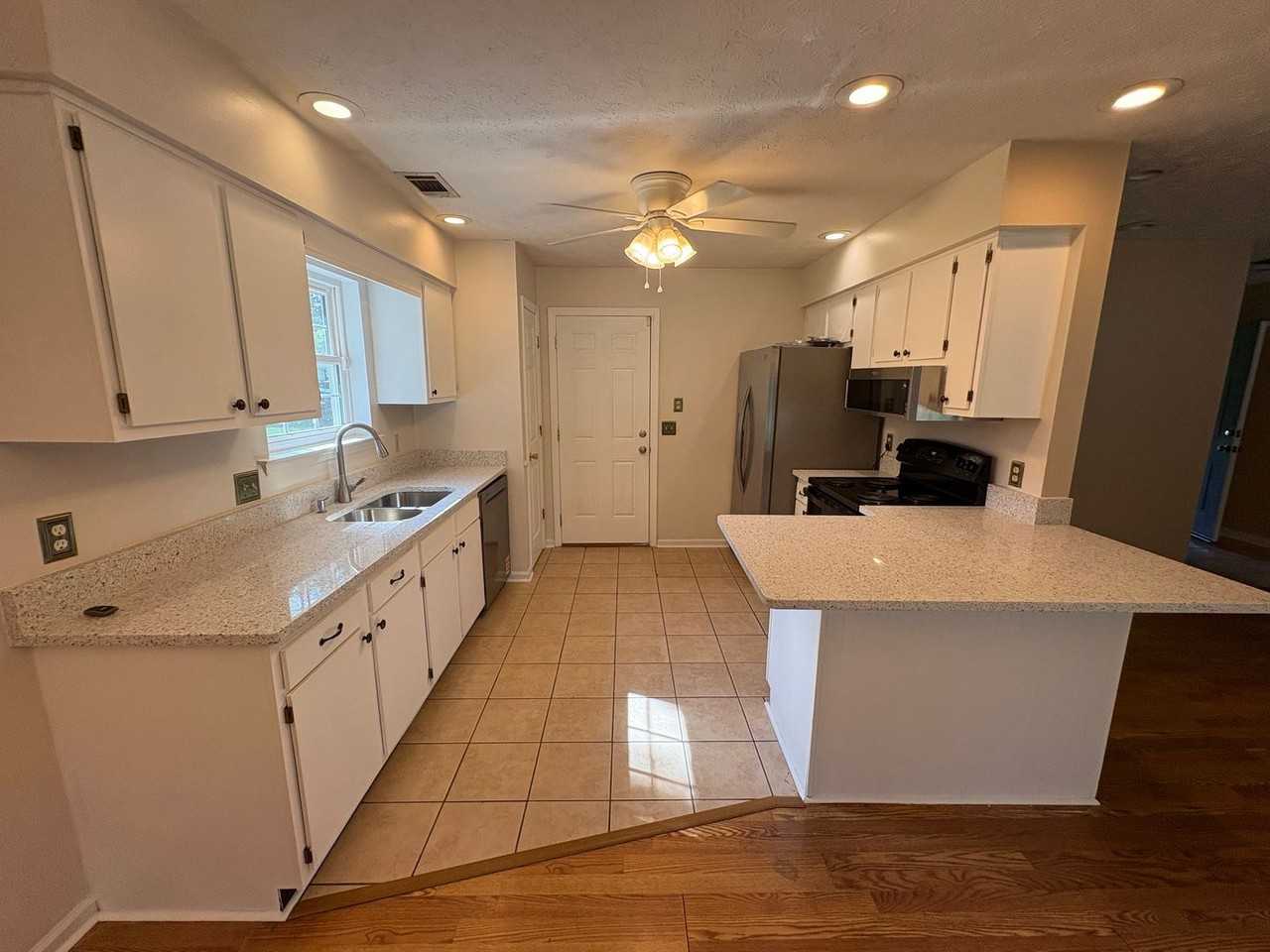 133 John Glenn Dr - Photo 5 of 16